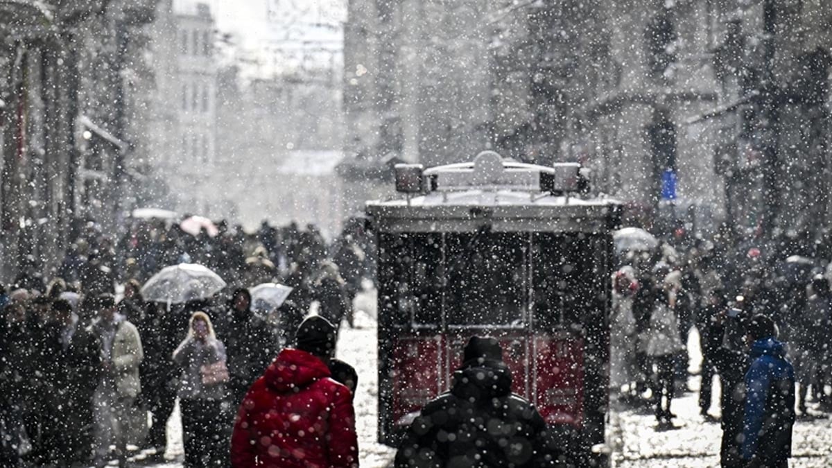 Valilik saat verdi: İstanbul'un 15 ilçesine kar uyarısı