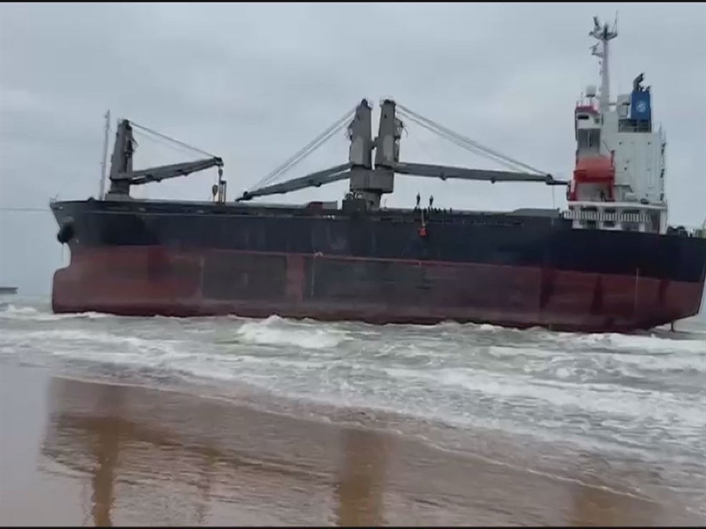  Kaptanı rahatsızlanan gemi Sarıyer'de karaya oturdu!