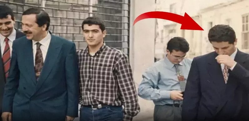 Doğum günü kutlamalarında sürpriz fotoğraf: O genç bugünün kritik bürokratı