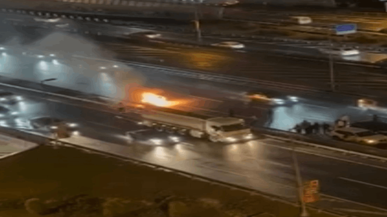 Haliç Köprüsü'nde su tankeri yandı