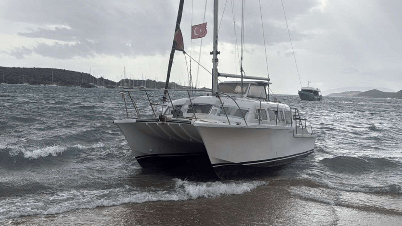 Bodrum’u fırtına vurdu: Feribot seferi iptal edildi