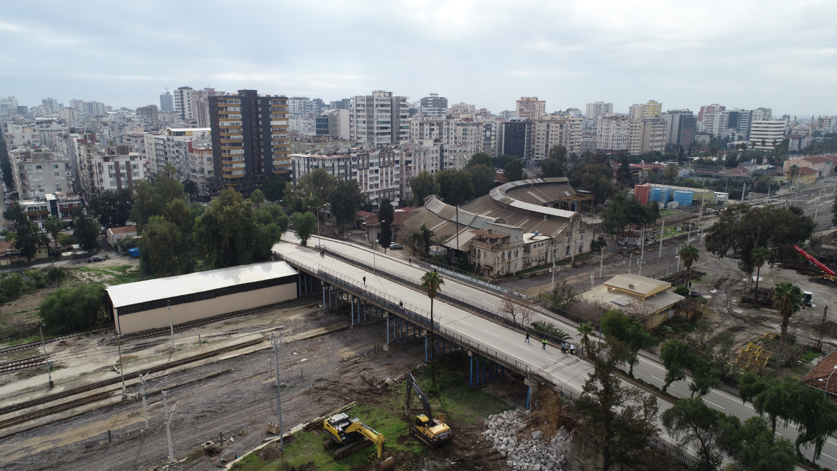 James Bond filminde kullanılan Adana'nın efsane köprüsü yıkılıyor