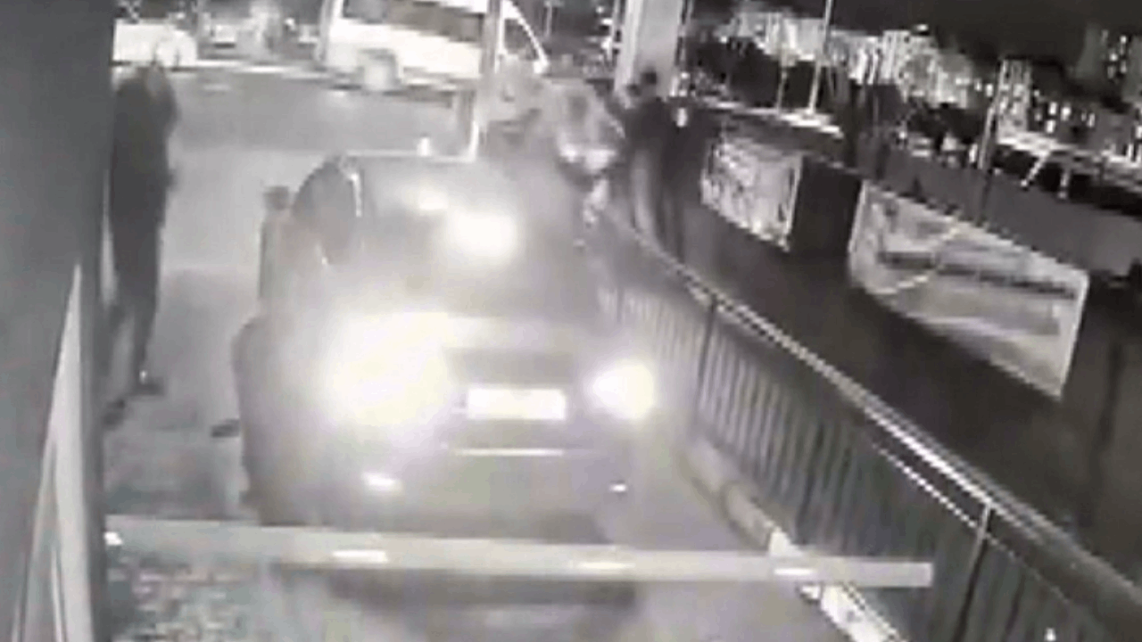 Polis memuru ve eşini sokak ortasında dövdüler