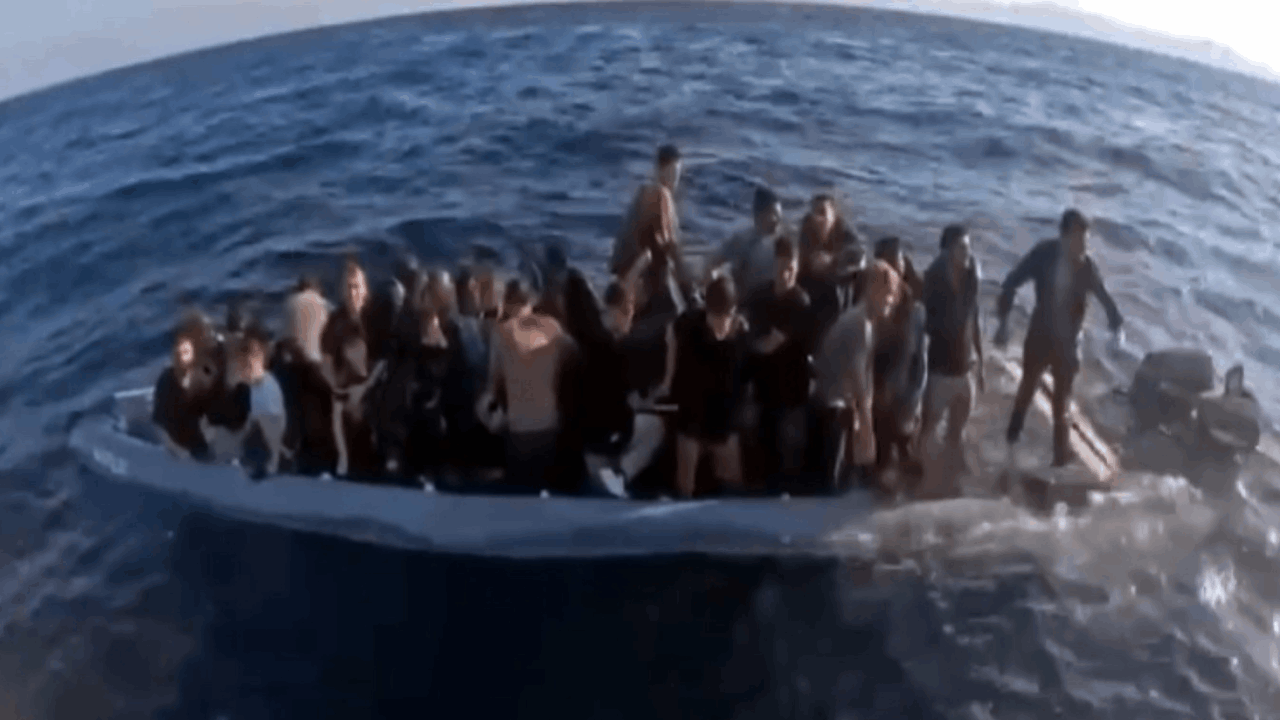 İzmir açıklarında bot battı, 3 göçmenin cesedine ulaşıldı.