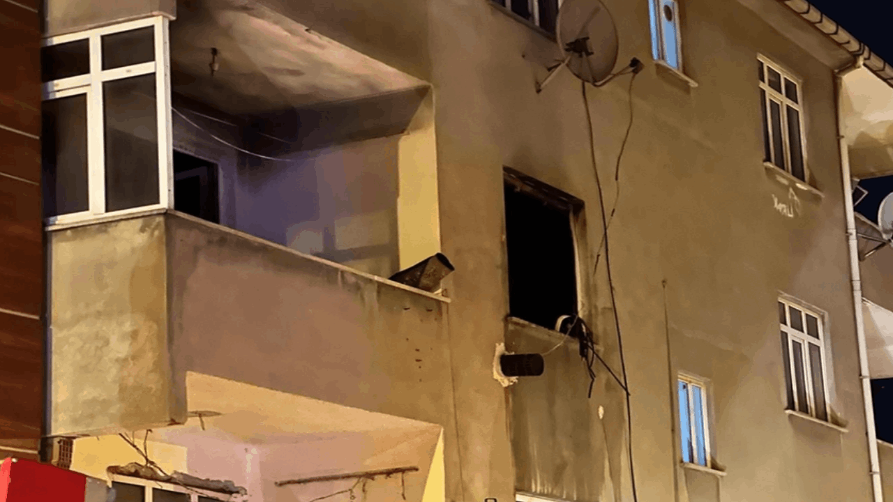 Sancaktepe’deki 3 katlı binada yangın: 1 kişi yaralandı