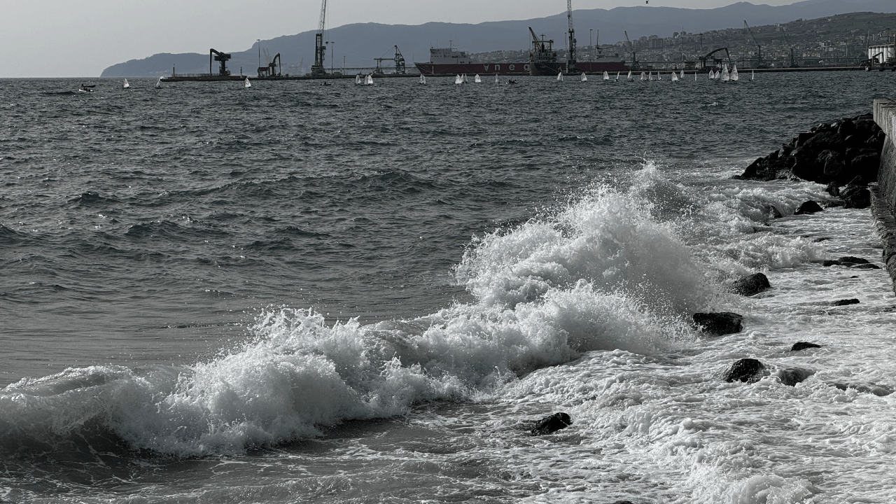Tekirdağ'da lodos vurdu: Deniz ulaşımı aksadı