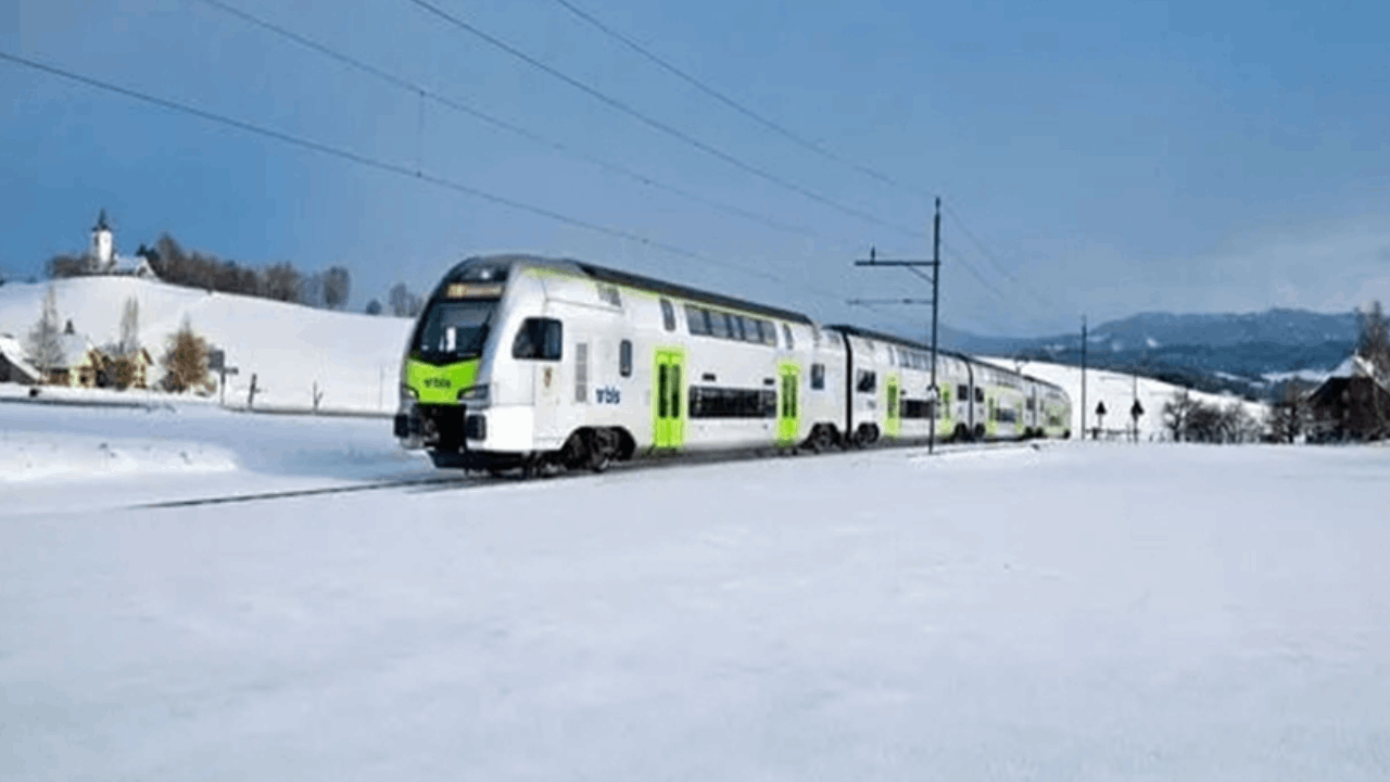 İsviçre'de 80 yolcuyu taşıyan tren raydan çıktı