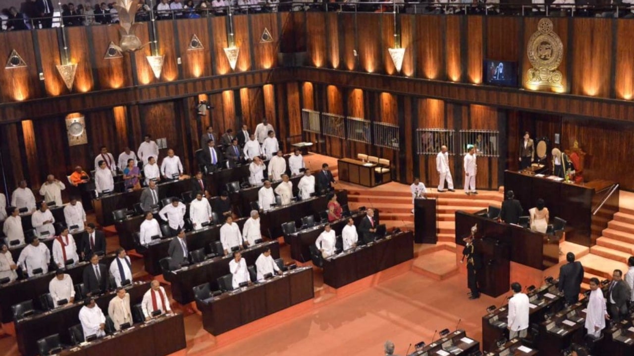 Halk tepki gösterdi! Milletvekillerinin emekli maaşı alması yasaklandı