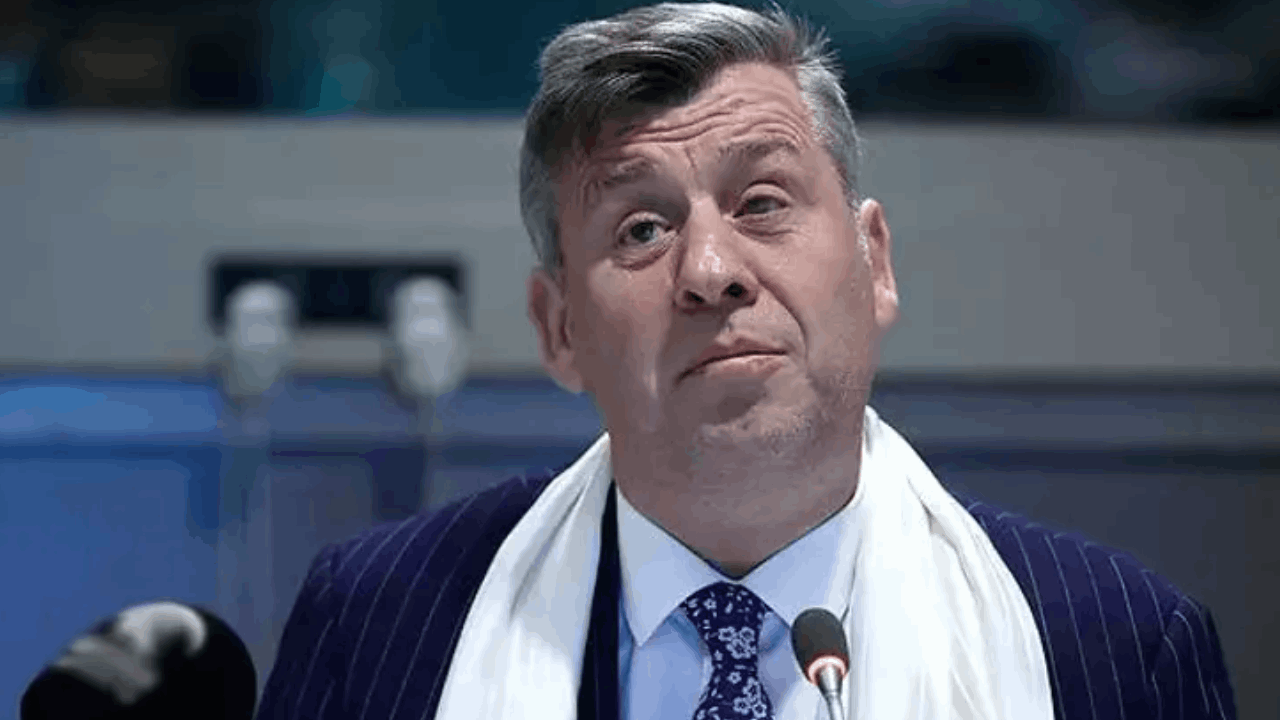 Laiklik karşıtı kampanyaya Metin Şentürk de katıldı