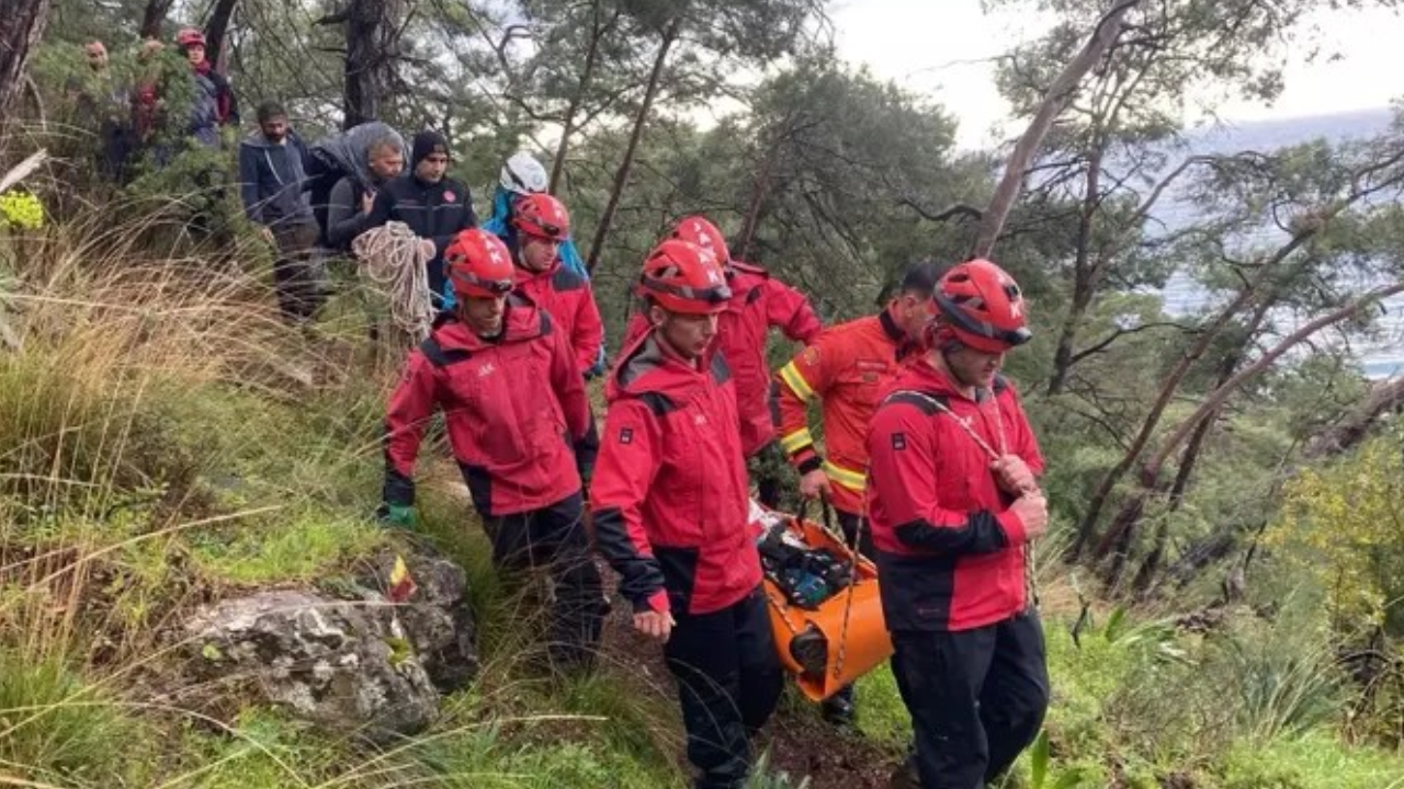 Doğa gezisinde facia: Genç kayalıktan düştü