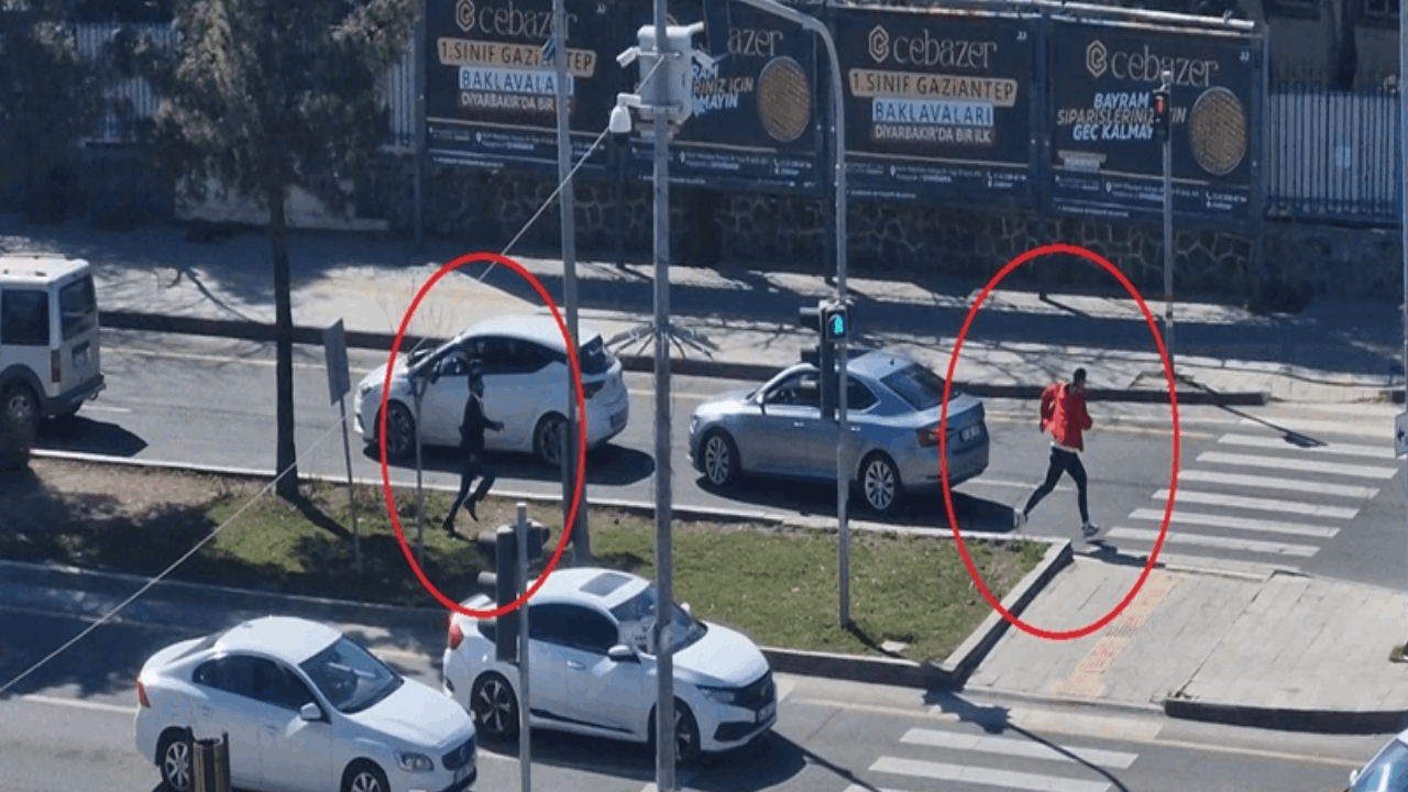 Tabanca ile kovaladı, peş peşe ateş etti; O anlar kamerada