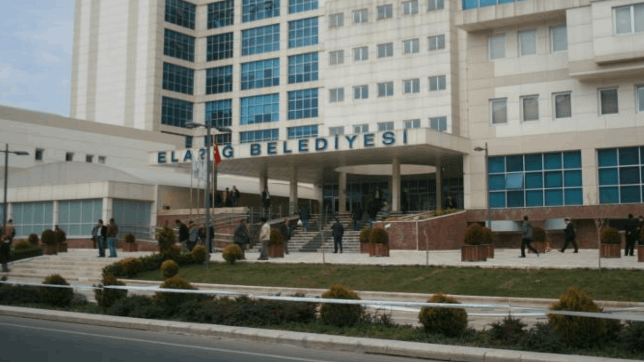 AKP’li belediyenin hukuksuzluğu yargıdan döndü: 65 yaş üstüne biniş sınırı iptal