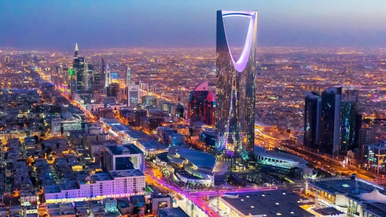 Petrol zengini ülke baltayı taşa vurdu! Dev bina projelerinin faturası ağır oldu