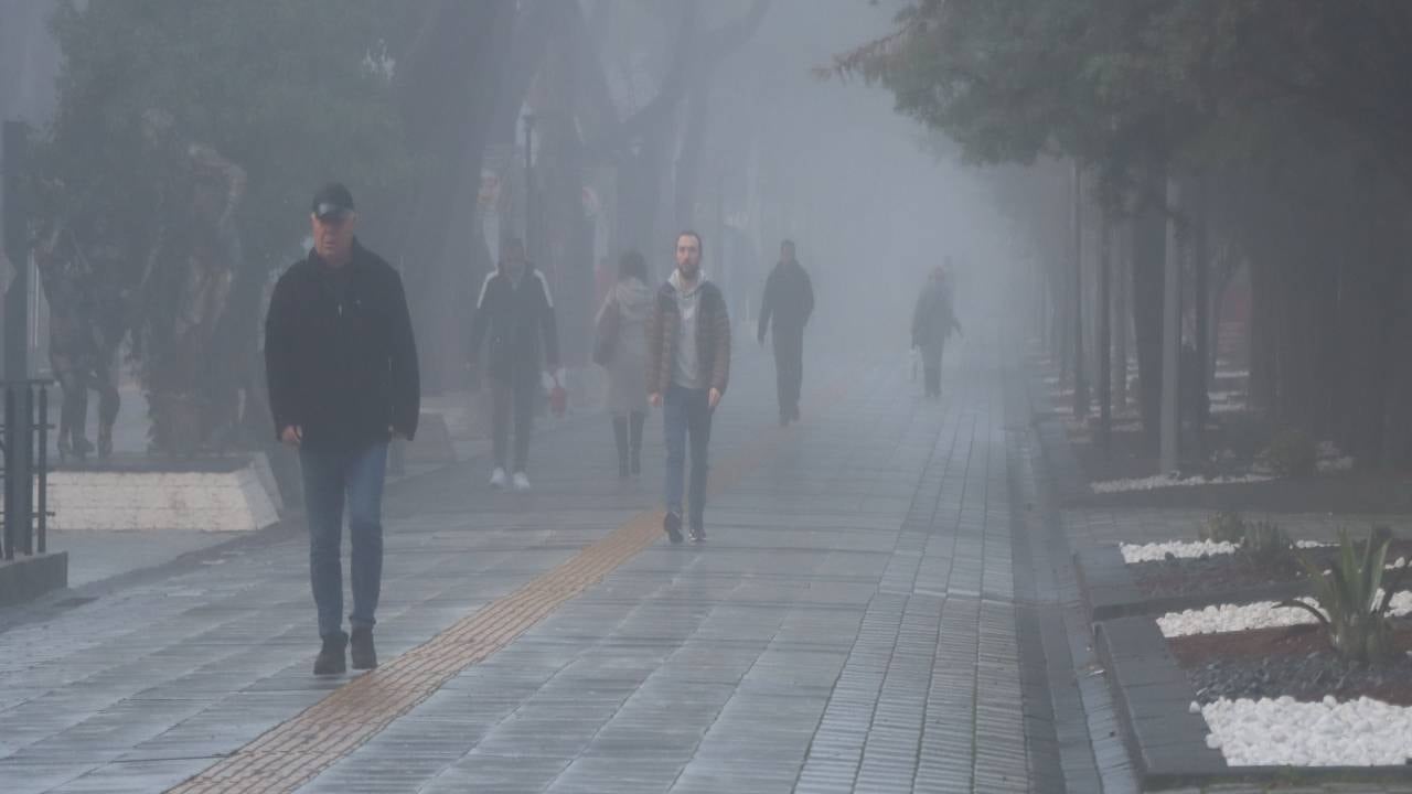 Kırklareli ve Tekirdağ'ı sis bürüdü: Görüş mesafesi düştü