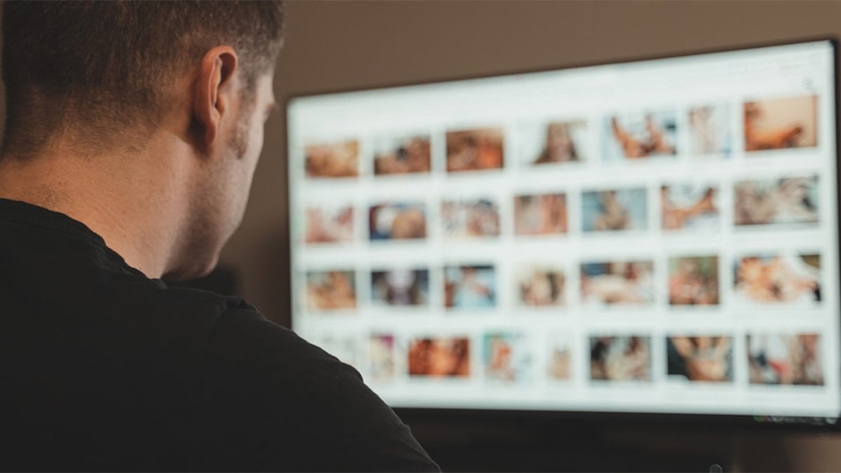 Yetişkin içerik sitesinde kendi görüntülerini görünce şoke oldu