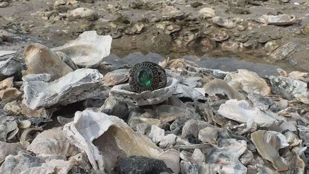 44 yıl önce plajda kaybettiği yüzüğünü aynı yerde buldu