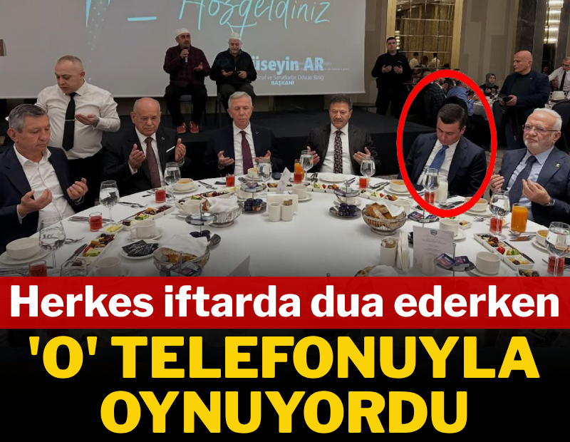 Herkes iftarda dua ederken, o telefonuyla oynuyordu!