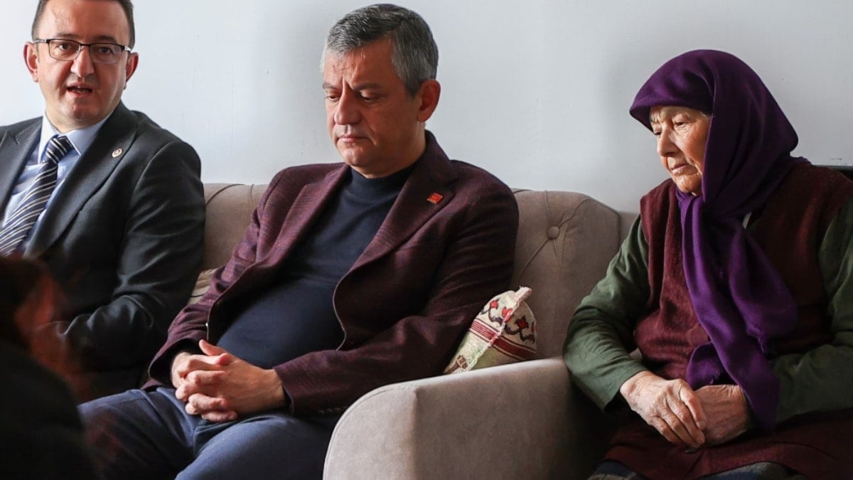 Özgür Özel, öğretmen Fatma Nur Çelik’in ailesine taziye ziyaretinde bulundu