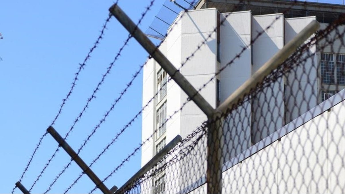 Temiz eller savcısını öldürmüştü... İtalya'da 'avcı' lakaplı mafya babası Santapaola cezaevinde öldü