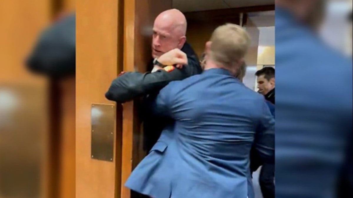 Kongre'de İran protestosuna sert müdahale: Eski askerin kolu kırıldı