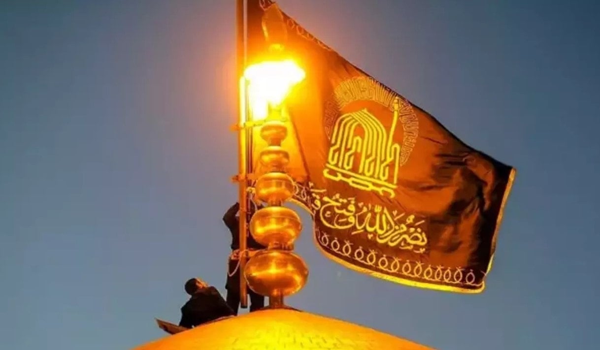 İran'da 'siyah bayrak' göndere çekildi