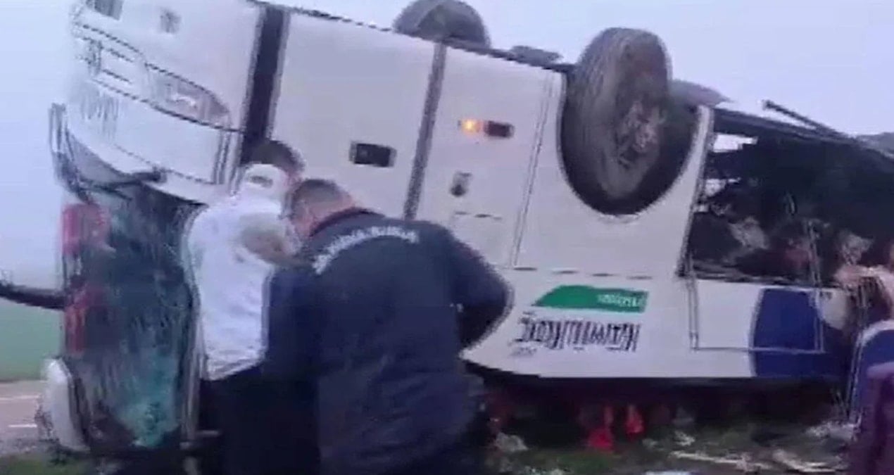 Son dakika... Adana'da yolcu otobüsü devrildi: Çok sayıda yaralı var