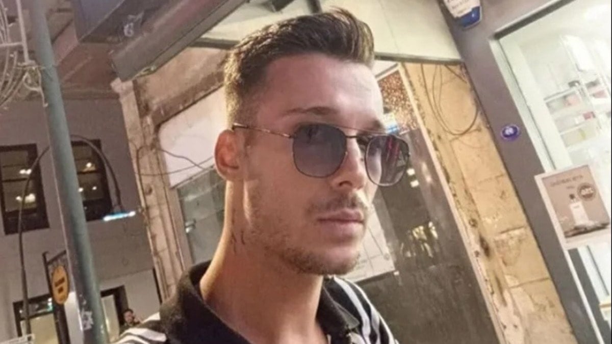 Genç müzisyeni sokak ortasında kalbinden bıçakladılar