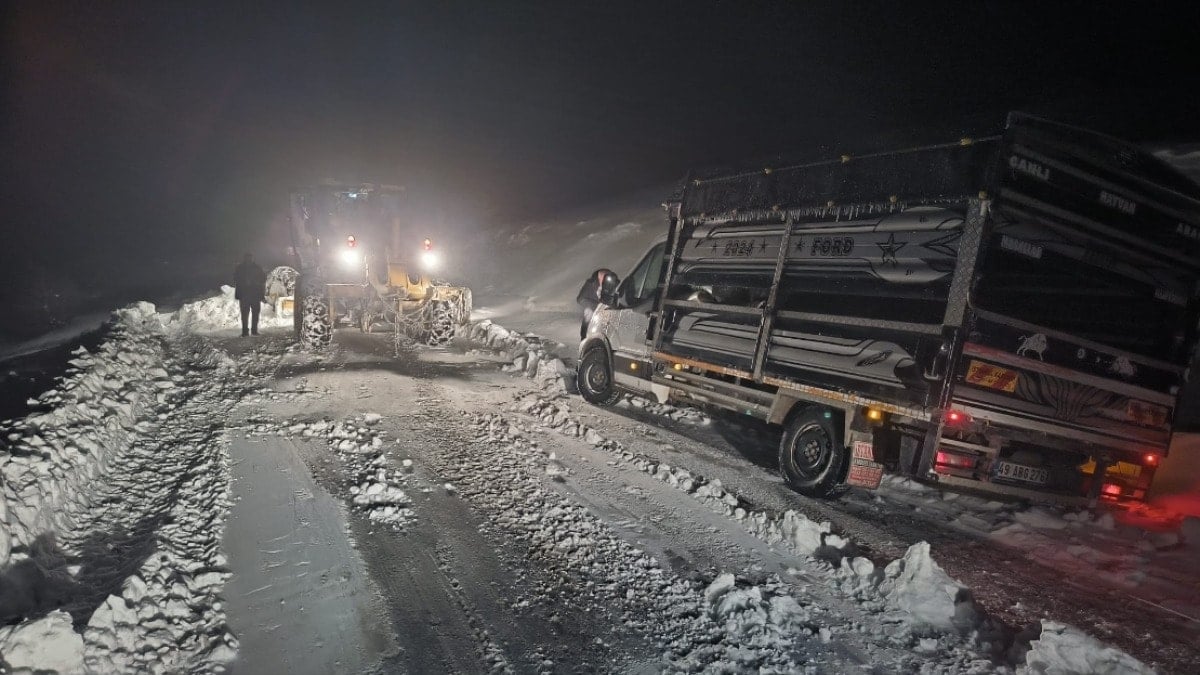 Muş'ta kar esareti: Onlarca kişi kurtarıldı