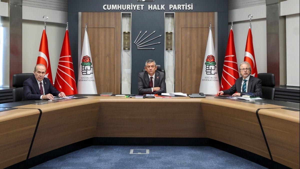 CHP lideri Özel: İran zalim bir rejimdir, buna karşılık ABD ve İsrail de demokrasi havarisi olarak görülemez