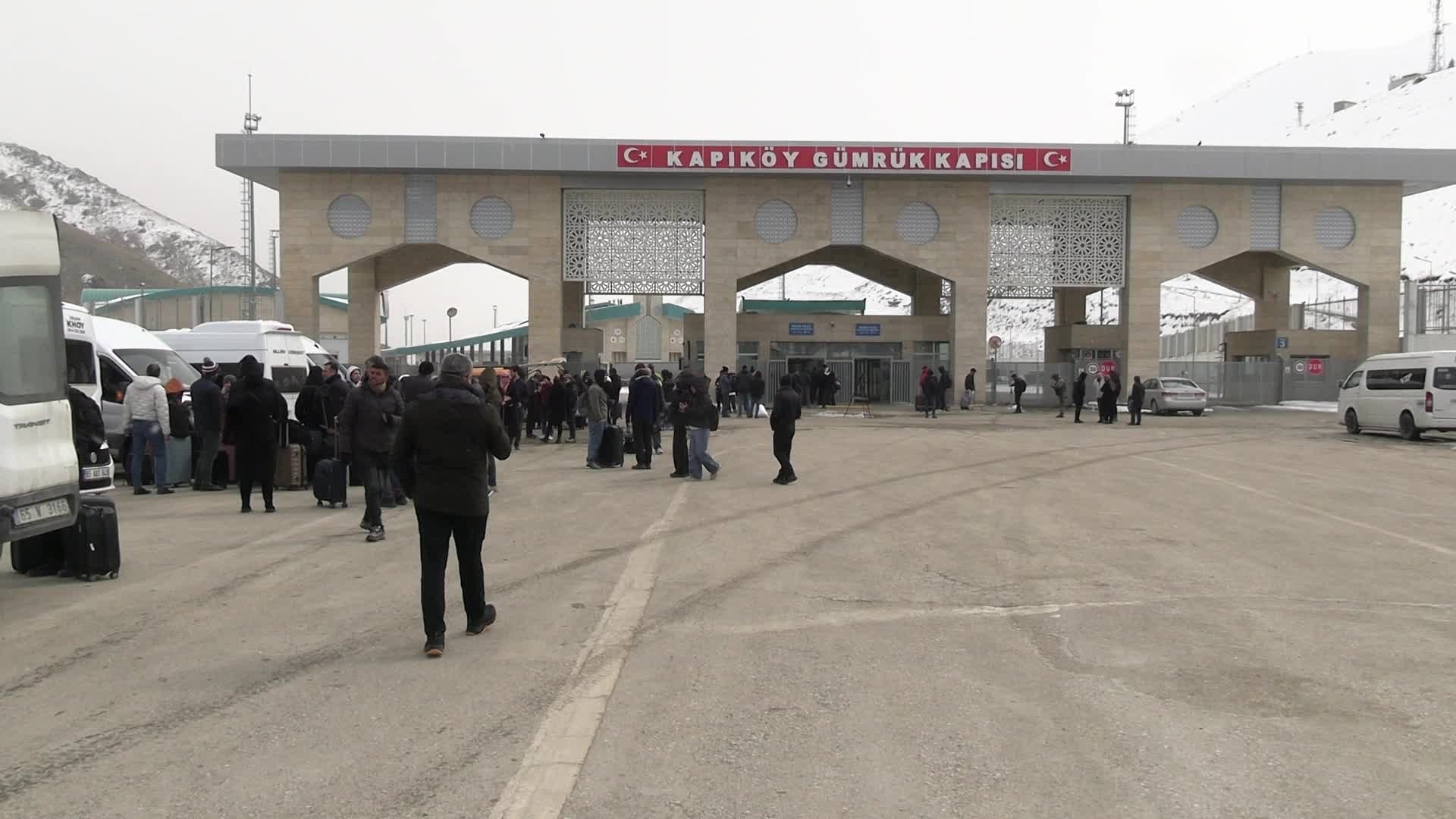 Savaş geçişleri hızlandırdı: İran-Türkiye sınırından geçen İranlılar sıraya girdi