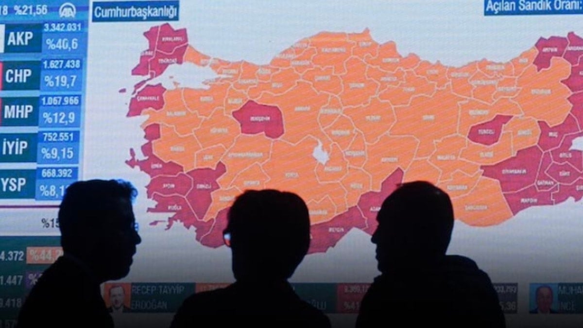 Anketler tersine döndü! Sonuçlar AKP'lileri sevindirdi: 'Psikolojik üstünlüğü sağladık'