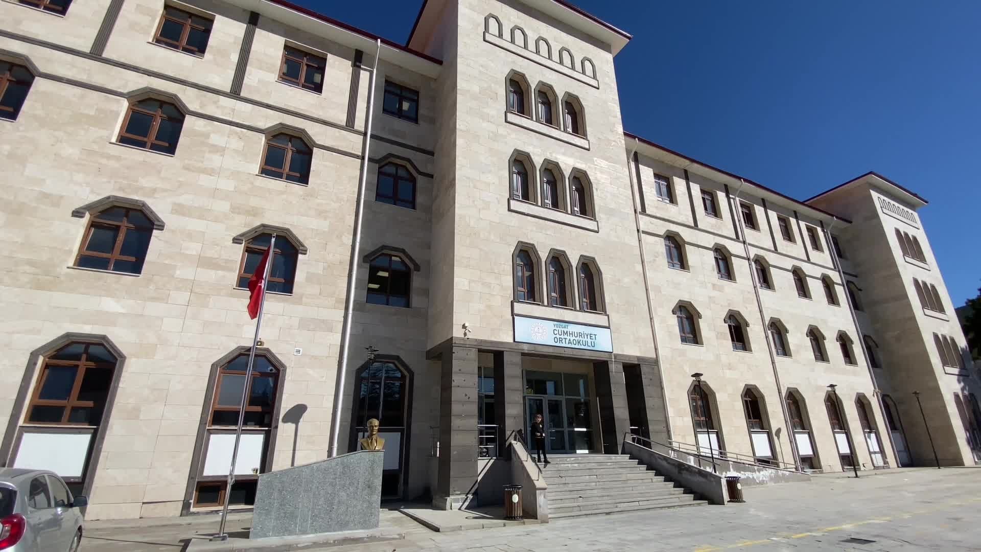 Okul müdürünü darbeden veli tutuklandı