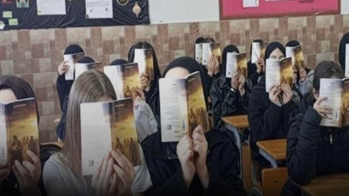 Ortaokulda tarikat kitabı dağıttılar!