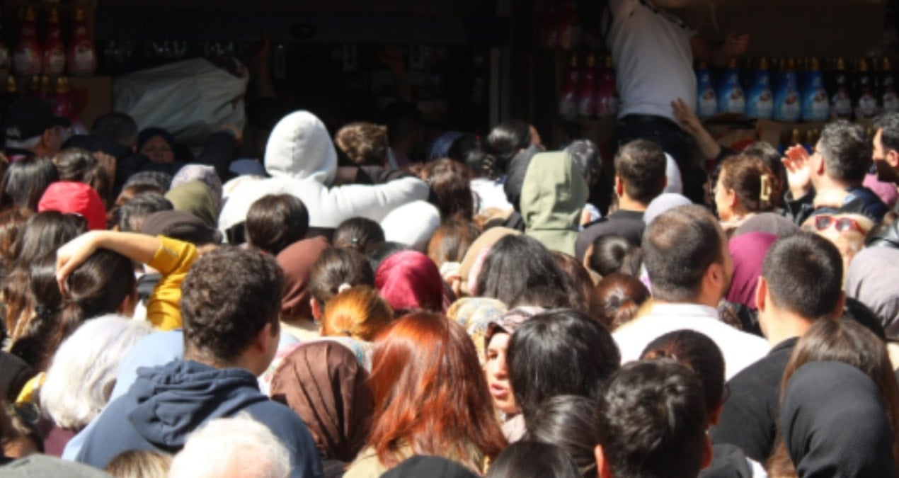 AVM açılışında izdiham! Polis ekipleri bile ayıramadı, yaralılar var