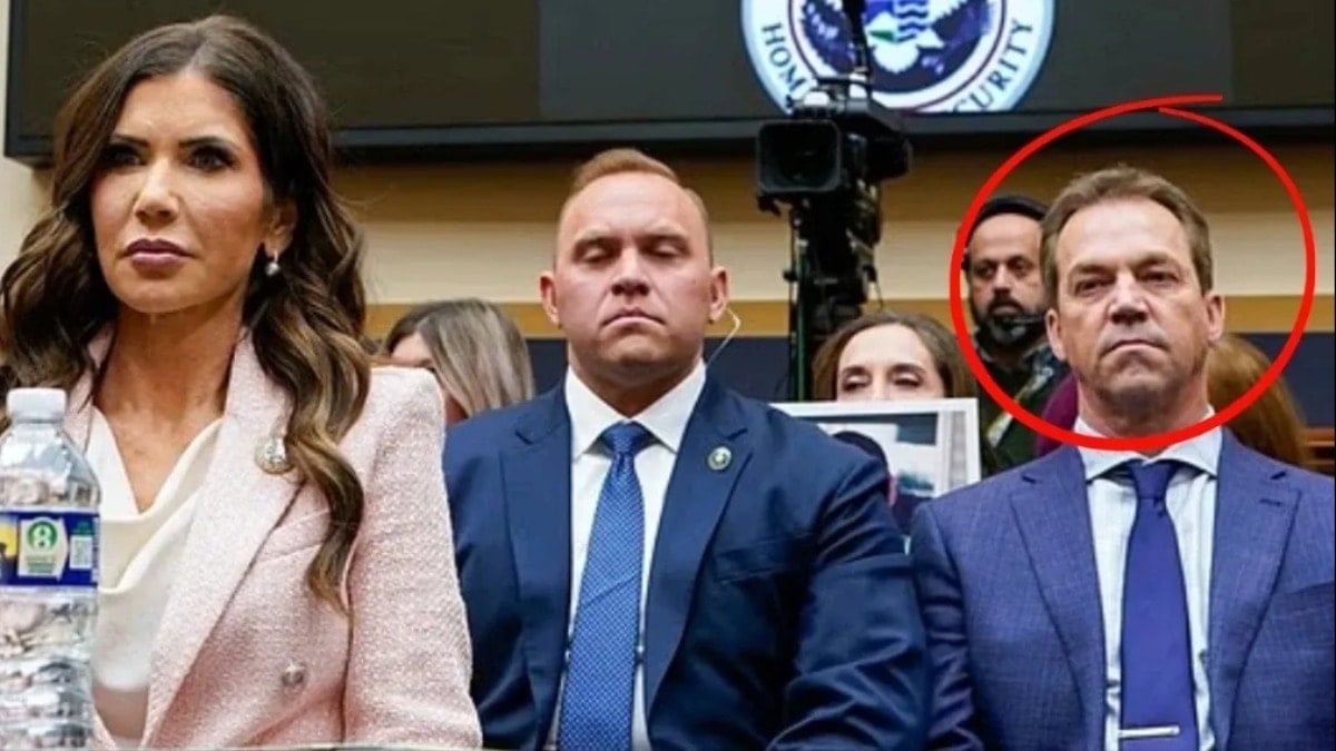 'Yasak aşk' suskunluğu kadın bakanı götürdü