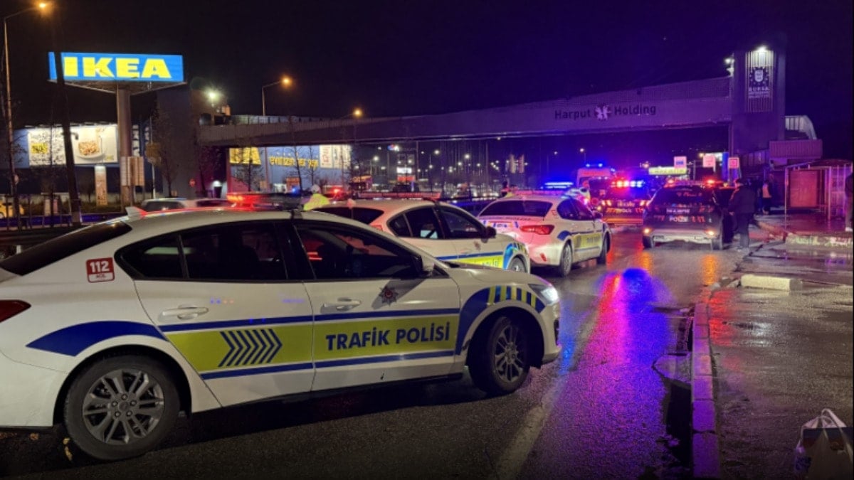 Aracından indi, polislerin gözü önünde kadın cinayeti işledi