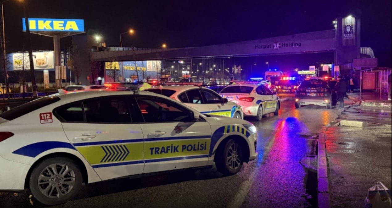 Aracından indi, polislerin gözü önünde kadın cinayeti işledi