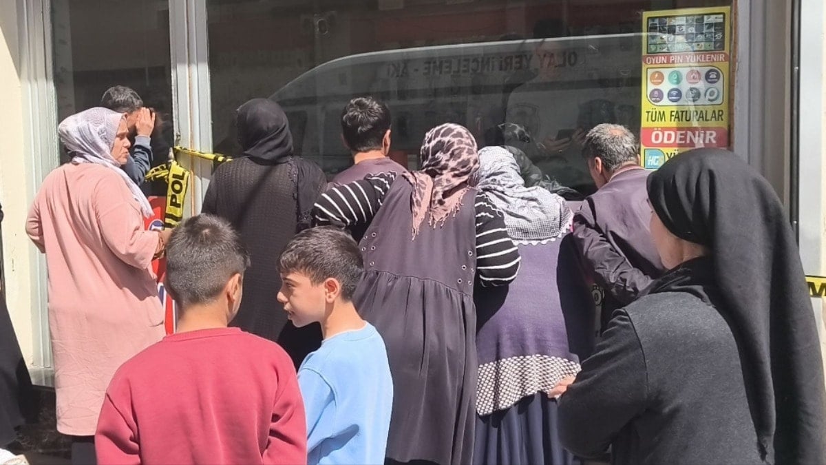 Cep telefonu dükkanında kanlı infaz! Kaskla girip başından vurdu