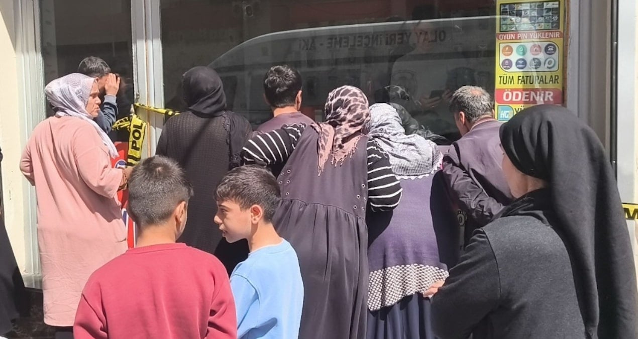 Cep telefonu dükkanında kanlı infaz! Kaskla girip başından vurdu