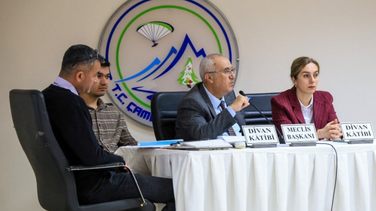 AKP'li başkan belediyenin nasıl 10 milyon lira açık verdiğini anlamamış