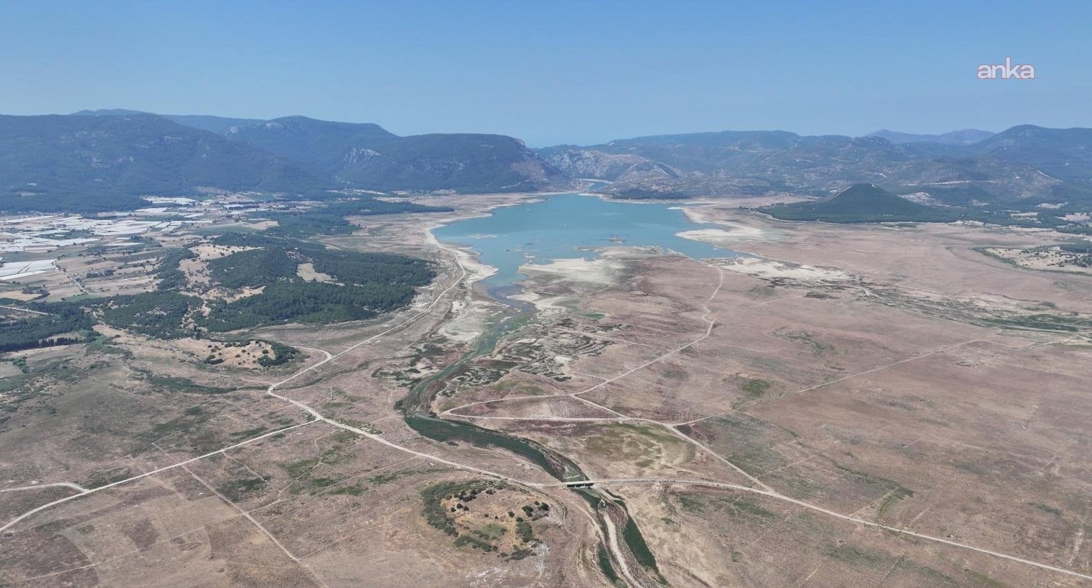 İzmir'de yüz güldüren yağış: Barajlardaki su seviyesi geçen yılı üçe katladı