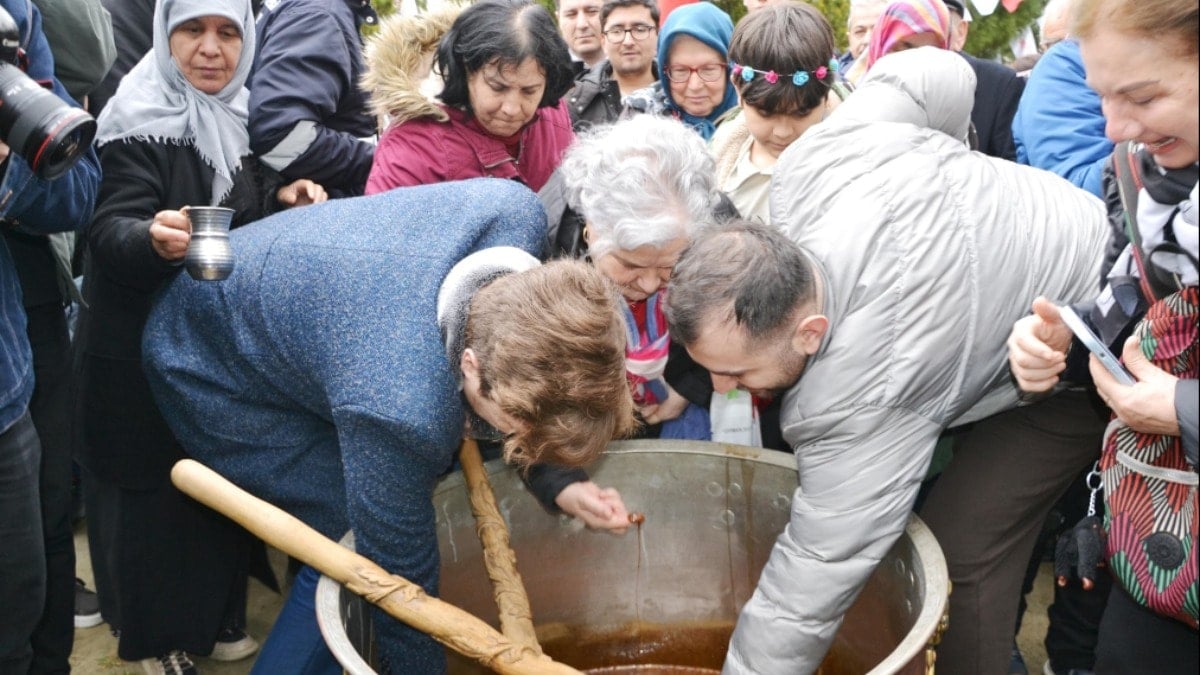 Manisa'da mesir karma töreninde izdiham