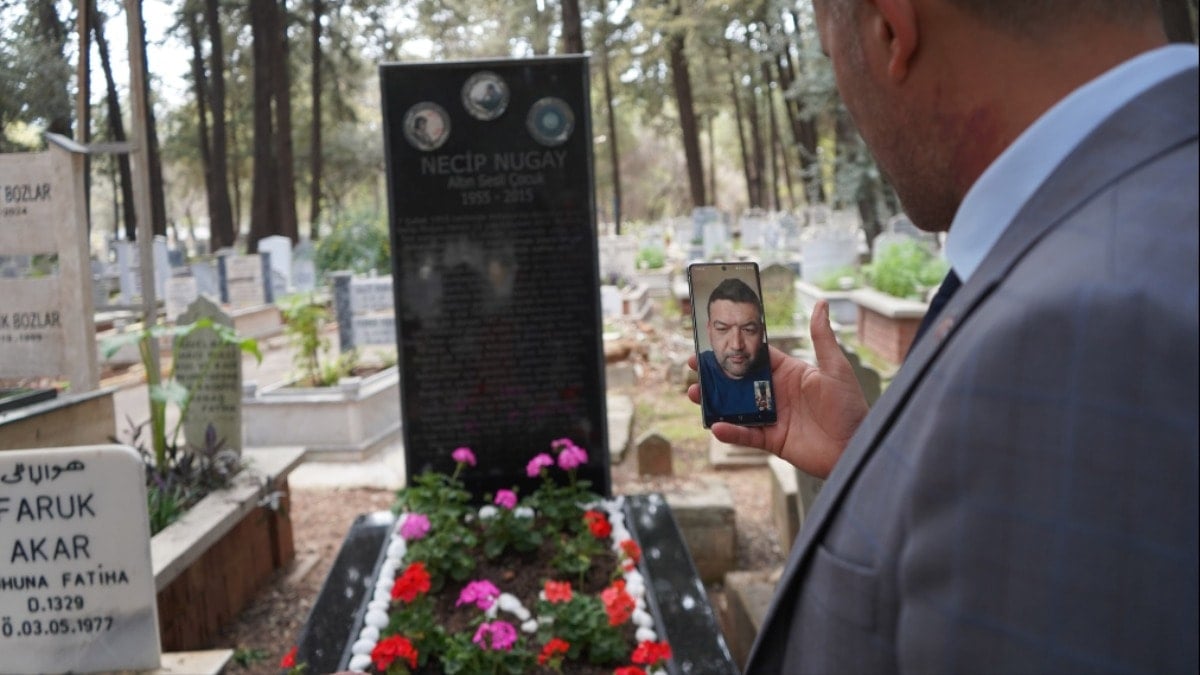 Uzaklık artık engel değil! Bayram öncesi mezarlara 'görüntülü ziyaret'