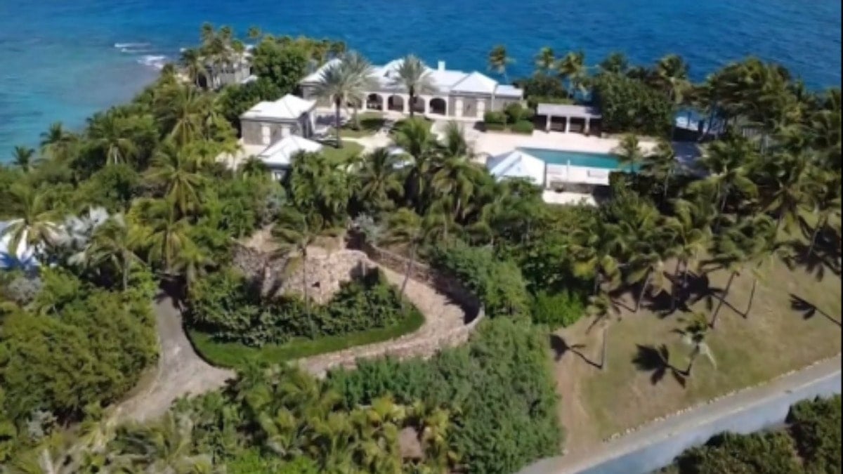 Dünyanın merak ettiği karanlık adaya sızdı: Türk isim yasaklı bölgede!