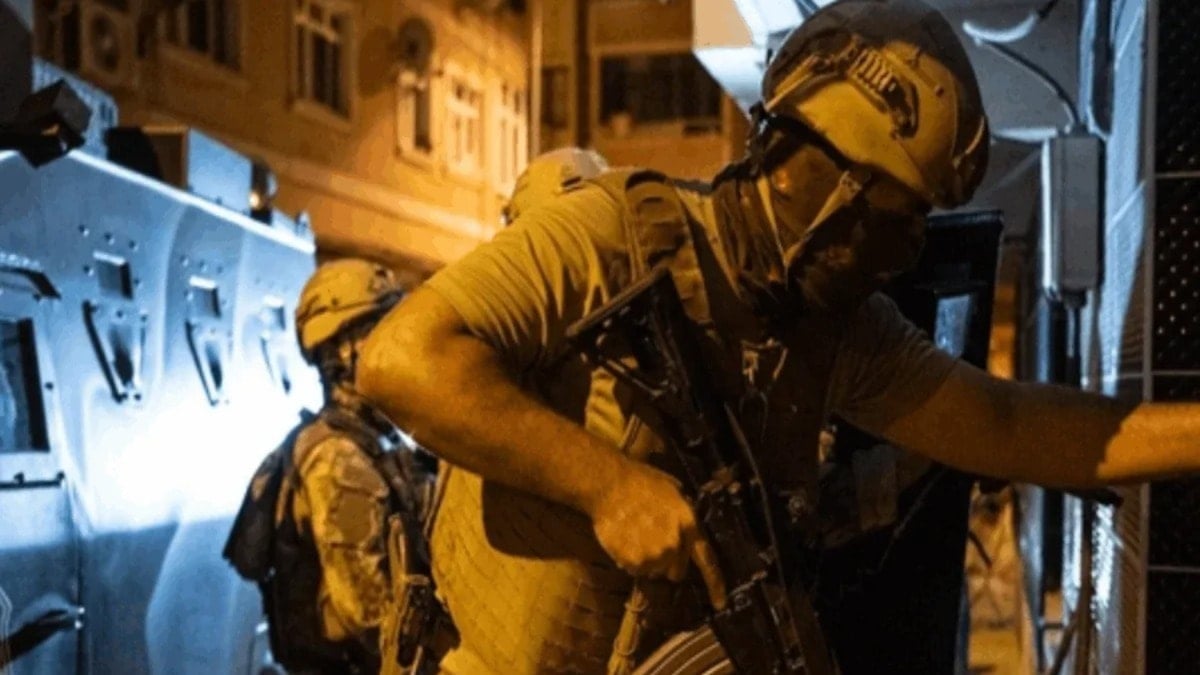 İstanbul ve Yalova'da zehir tacirlerine operasyon: 57 kilo 800 gram uyuşturucu ve 450 mermi ele geçirildi