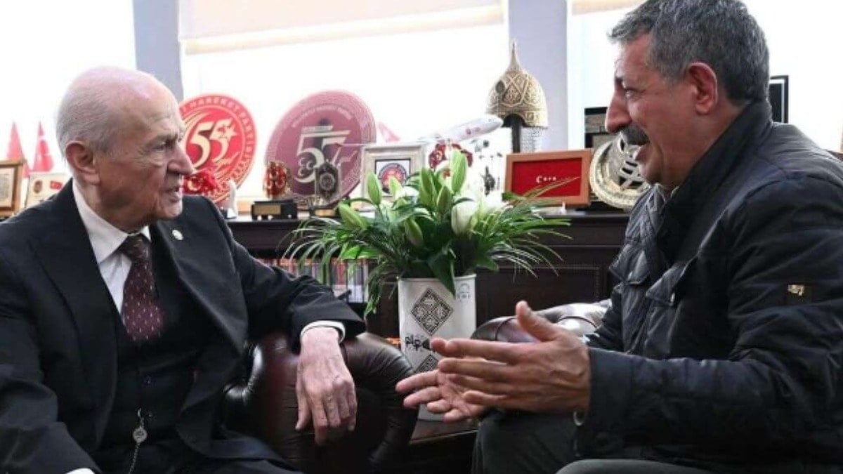 Ahmet Kaya'yı canlandıran ünlü isimden Bahçeli'ye ziyaret