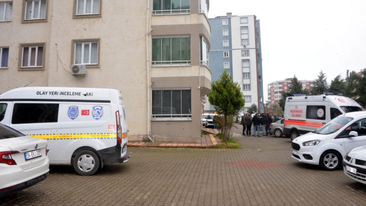 Tartıştığı babasını boğazını keserek öldürdü