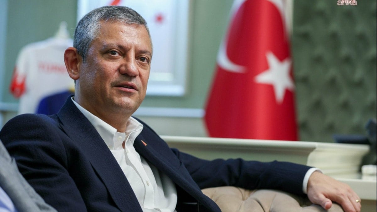 Özgür Özel'den liderlere bayram telefonu!