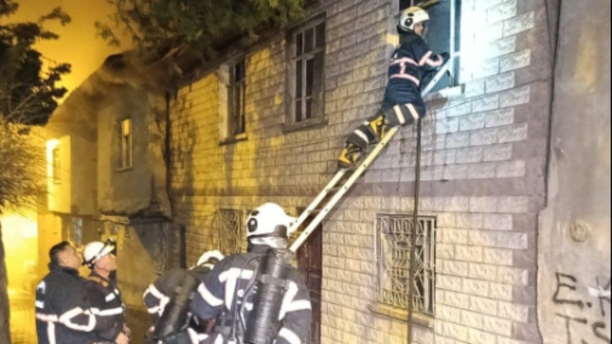 2 katlı evde yangın faciası: 2 ölü