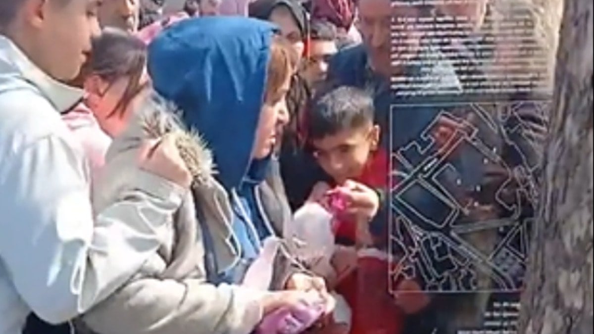 Hayır için şeker dağıtan kadın izdiham kurbanı oldu